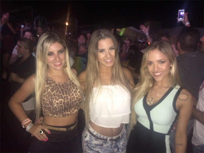 Fernanda Penido, Aricia Silva e Gabi Luthai curtem show do Thiaguinho 