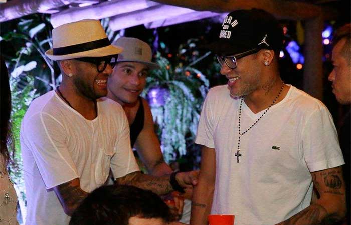 Neymar causa tumulto em Trancoso