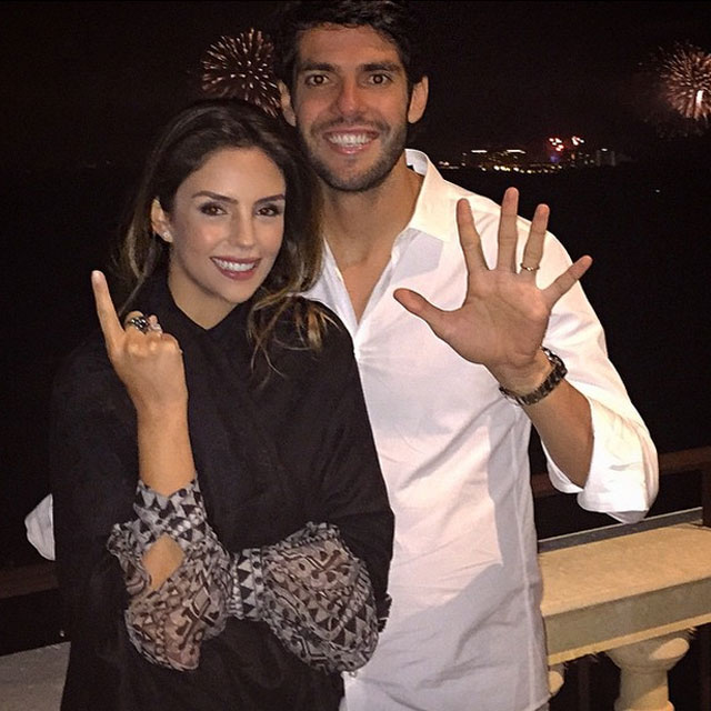 Felizes para sempre! Carol Celico e Kaká posam com os filhos