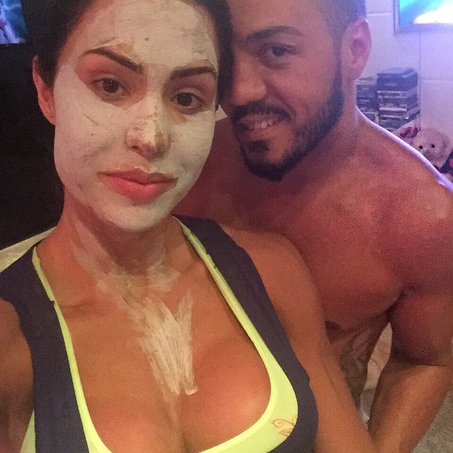 Gracyanne Barbosa aparece com máscara facial no Instagram