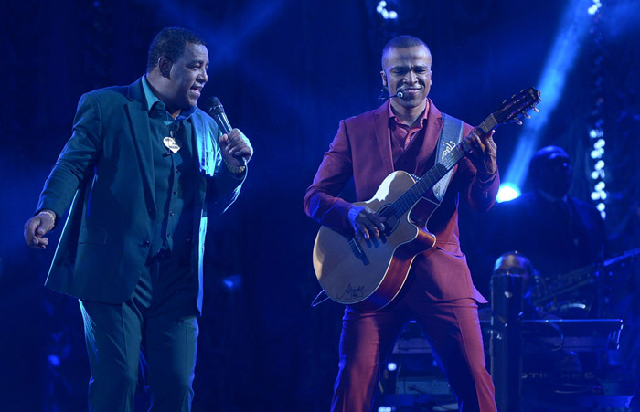 Alexandre Pires canta com o Raça Negra no Guarujá