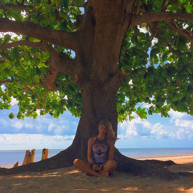  Grazi Massafera compartilha registros de férias relaxantes em Alagoas