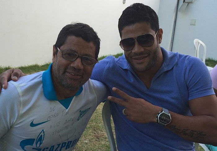De férias na Paraíba, Hulk presta homenagem ao pai: ‘Meu ídolo’