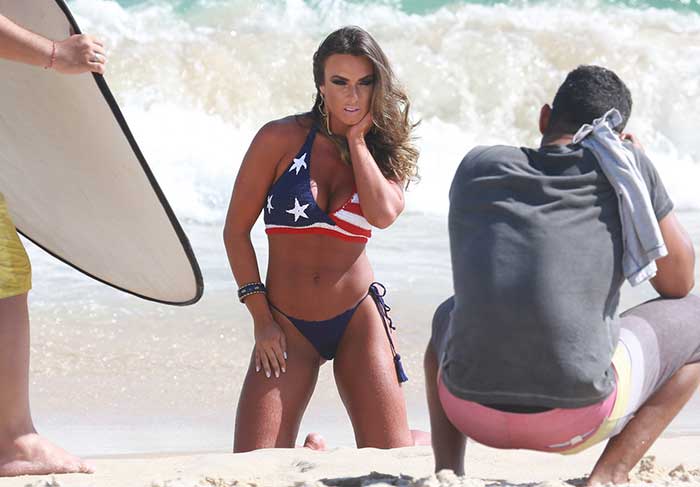 Nicole Bahls faz ensaio fotográfico e abusa da sensualidade 