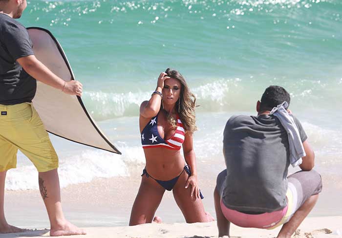 Nicole Bahls faz ensaio fotográfico e abusa da sensualidade 