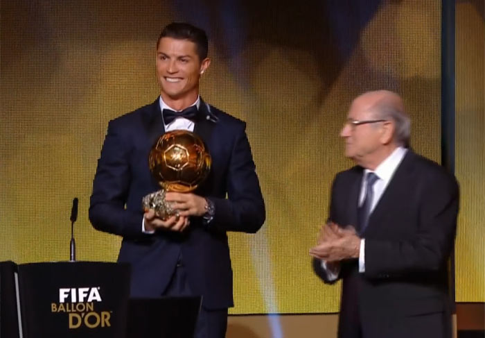 Cristiano Ronaldo é novamente eleito o melhor jogador do mundo e comemora com grito. Vídeo!