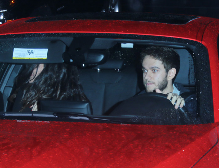 Selena Gomez se esconde em carro de DJ Zedd