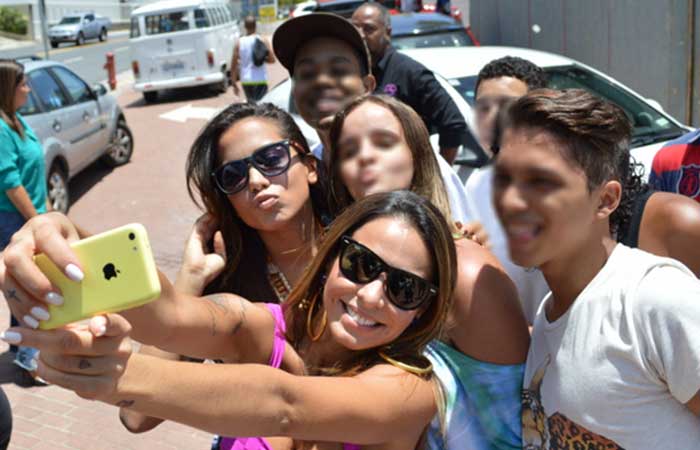   Alinne Rosa apresenta circuito Barra-Ondina, do Carnaval de Salvador, para Anitta