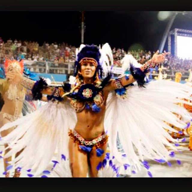 Jaque Khury aproveita proximidade do Carnaval para contar que já está com saudade do Brasil