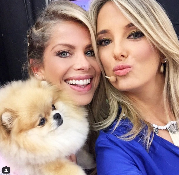 Karina Bacchi tieta Ticiane Pinheiro junto com seu cachorrinho