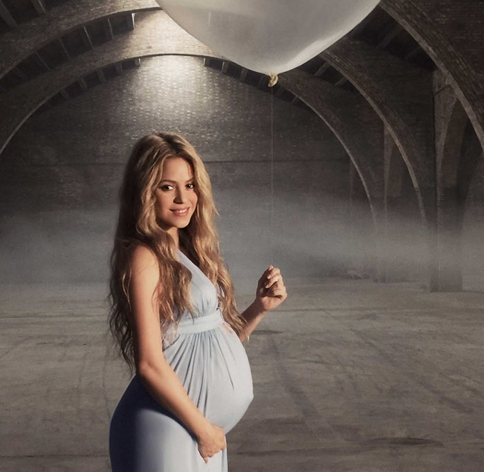 Grávida de outro menino, Shakira exibe barrigão em novo foto de seu perfil