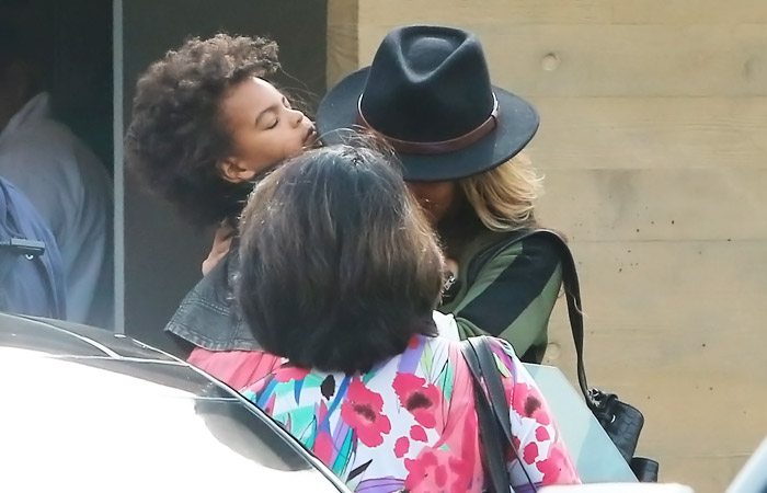 Beyoncé vai a restaurante japonês com a família em Malibu