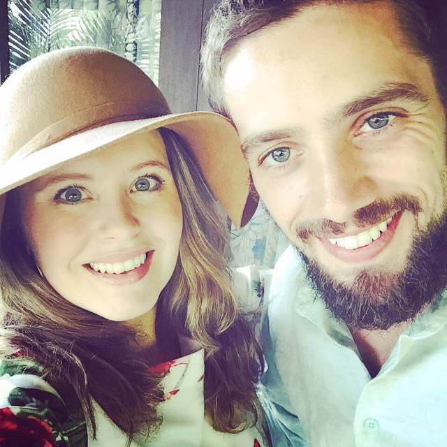 Rafael Cardoso e Mariana Bridi posam fofos para selfie: ‘Amor!’