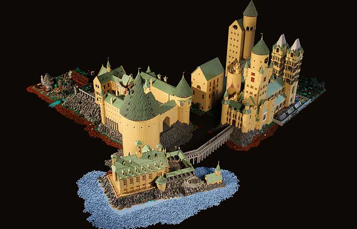 Americana constrói Hogwarts, de Harry Potter, nos mínimos detalhes com 400 mil Legos