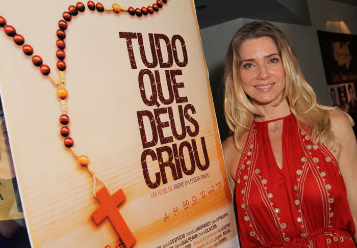 Letícia Spiller faz pré-estreia de filme, no Rio de Janeiro