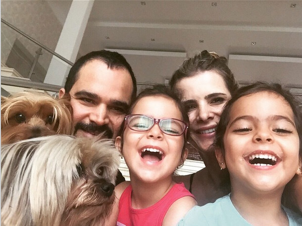 Depois de viagem à Finlândia, Flávia Camargo reúne a família para matar as saudades