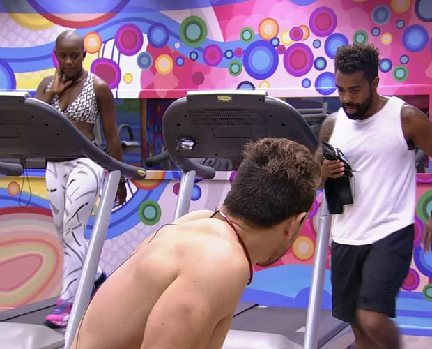 BBB 15: ‘Para cair as máscaras, tem que ter briga aqui dentro’, diz Douglas