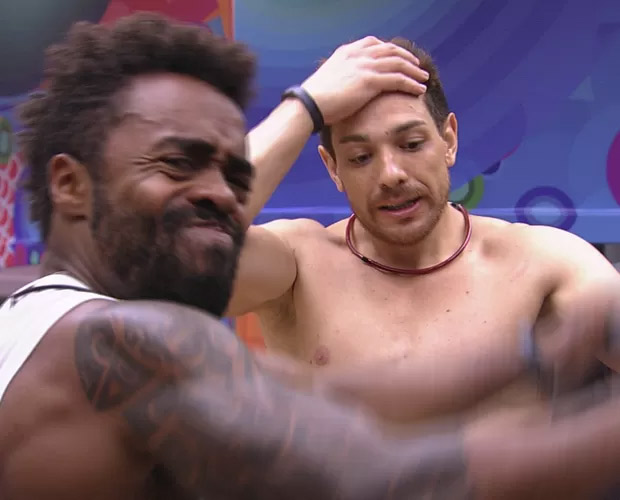 BBB 15: ‘Tenho alma feminina’, diz Douglas para Cézar