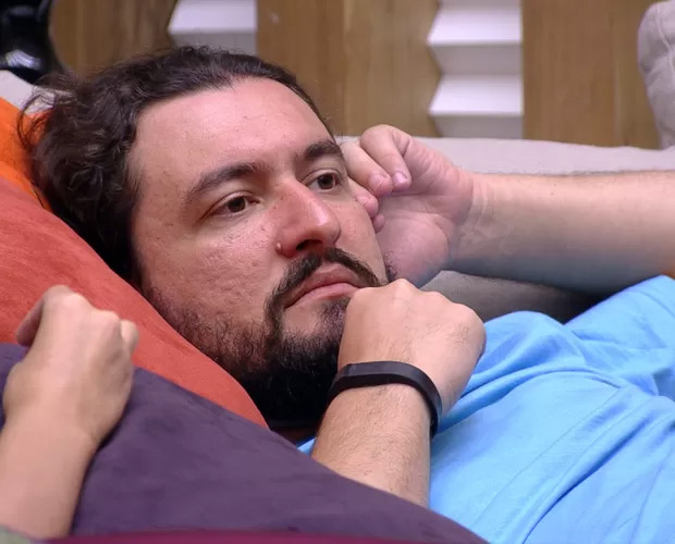 BBB 15: ‘Ele é pegador, mas é discreto’, diz Marco sobre Fernando