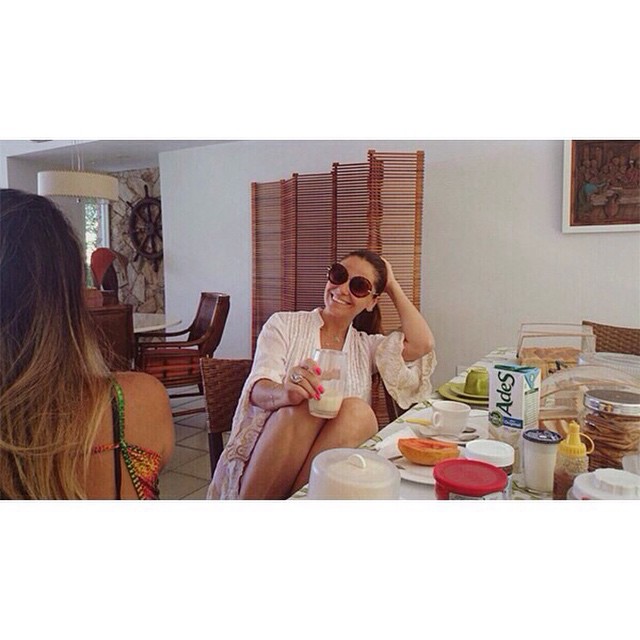 Giovanna Antonelli toma super café da manhã com amigas