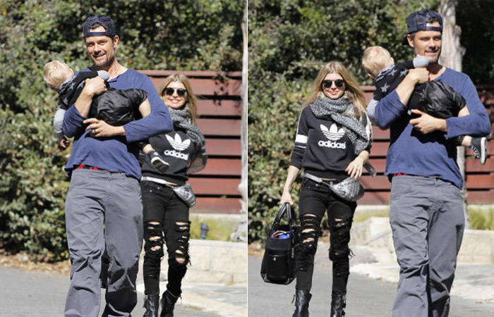 Fergie passeia com o marido e o filho, em Los Angeles
