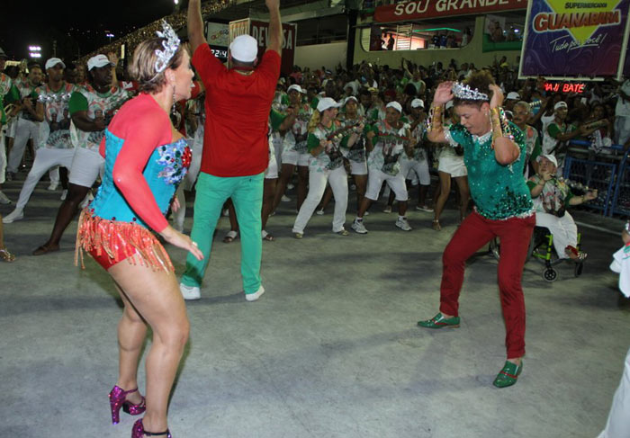 Rainha e Rei! Susana Vieira e David Brazil se divertem na Sapucaí