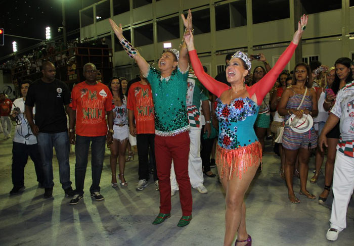 Rainha e Rei! Susana Vieira e David Brazil se divertem na Sapucaí