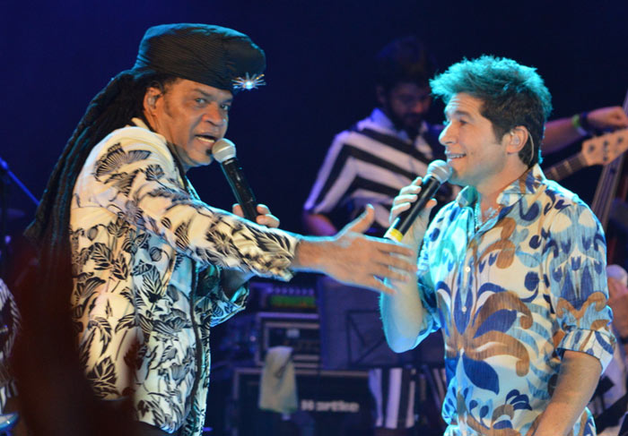 Daniel canta com Carlinhos Brown, em Salvador