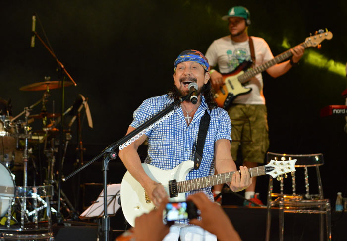 Daniel canta com Carlinhos Brown, em Salvador