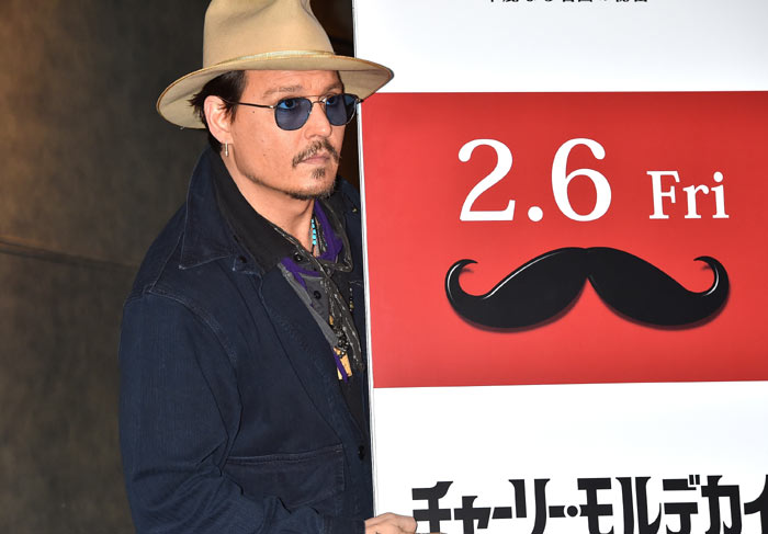 Johnny Depp se desculpa por desmarcar entrevista coletiva: ‘Fui atacado por um chupacabra’