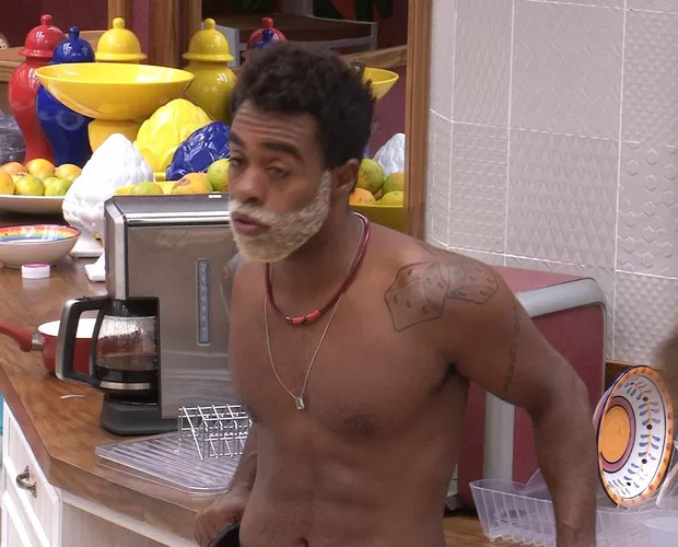 BBB15: Douglas fala sobre indicações de Rafael e Mariza para o paredão