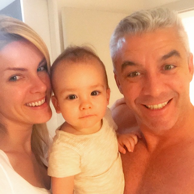 Ana Hickmann faz foto de família e baba pelo filho: ‘O cheirinho dele é o melhor perfume!’