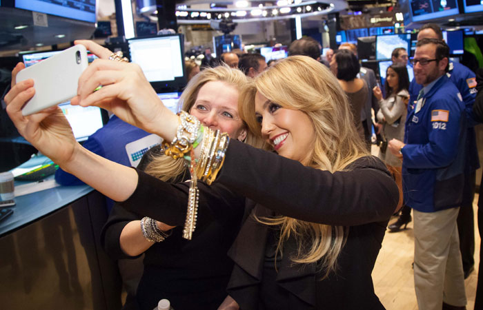 Thalia abre o pregão da Bolsa de Valores de Nova York