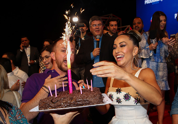 Ticiane Pinheiro, Sabrina Sato e Gugu se juntam ao elenco da Record em festa de lançamento