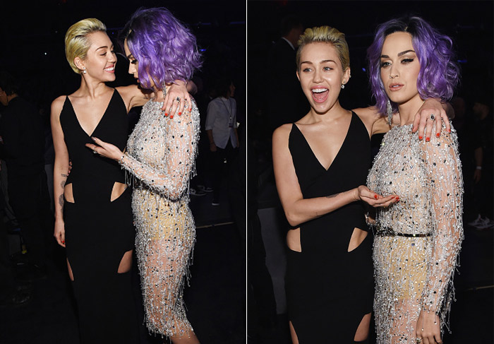 Miley Cyrus e Katy Perry se divertem ao fazer pose com os seios uma da outra
