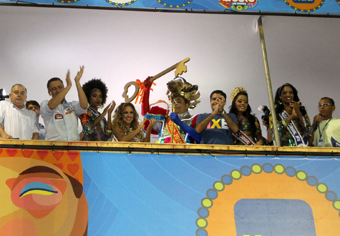 Daniela Mercury chega com Malu Verçosa para a abertura oficial do Carnaval de Salvador