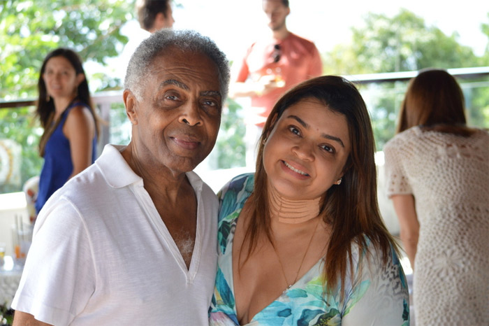 Flora e Gilberto Gil recebem amigos famosos em almoço de Carnaval