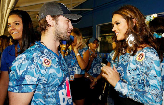 Rio: Bruna Marquezine conversa e ensina astro de Gossip Girl a sambar no Camarote da BOA