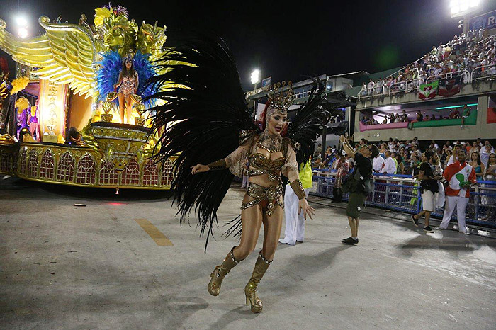 Susana Vieira brilha na avenida com a Acadêmicos do Grande Rio