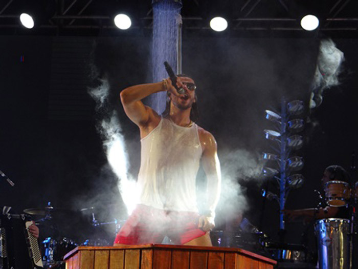 Munhoz e Mariano levam fãs a loucura em show no sul de Minas Gerais