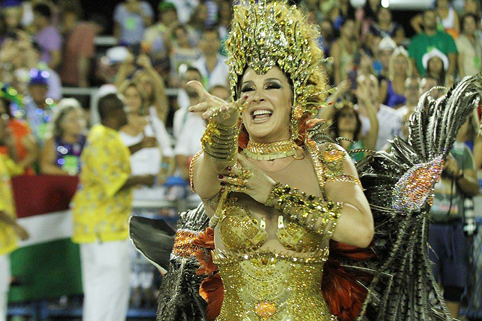 Claudia Raia brilha como rainha soberana na Beija-Flor 