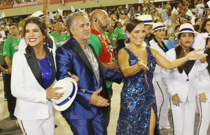 Rio: Gloria Pires e a família são a cara da elegância na concentração da Portela