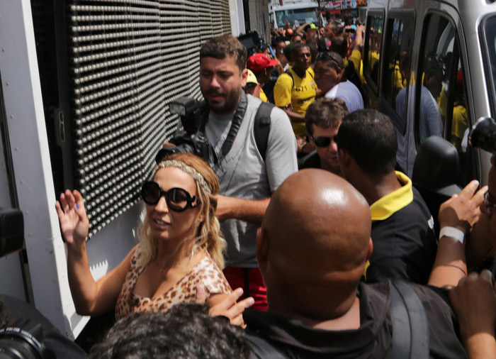 Valesca Popozuda aposta na oncinha para subir no Arrastão de Salvador