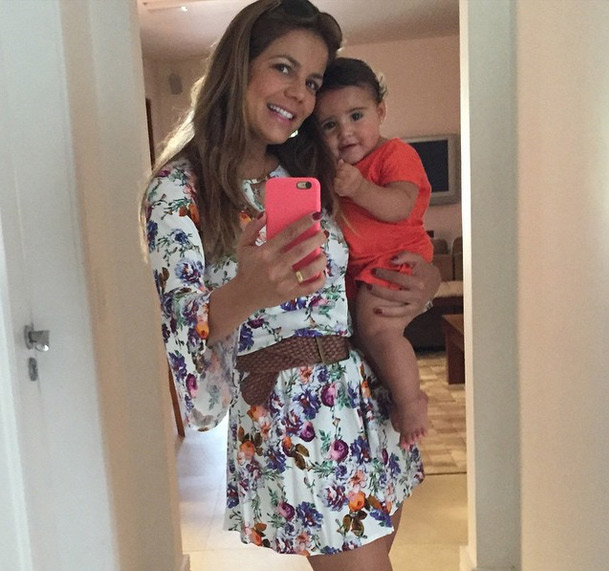 Nivea Stelmann posa com a filha e brinca: ‘Blogueiras!’