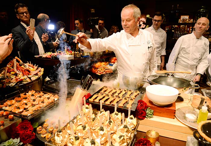 O chef austríaco Wolfgang Puck apresenta o menu da festa oficial do Oscar 2015 