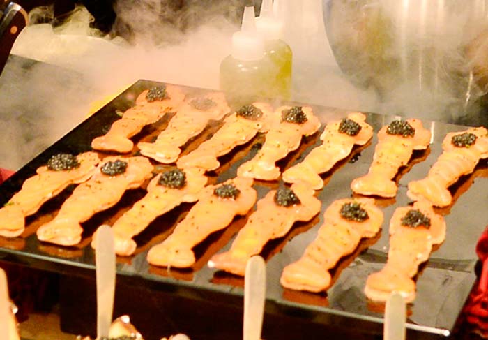 Salmão defumado com alho poró, Caviar e creme fraîche, em formato de Oscar