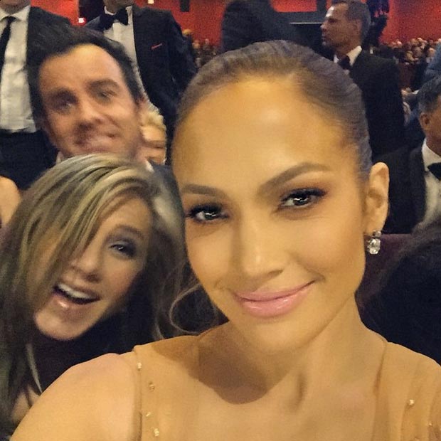 Jennifer Lopez capricha nos selfies com Aniston e Meryl Streep