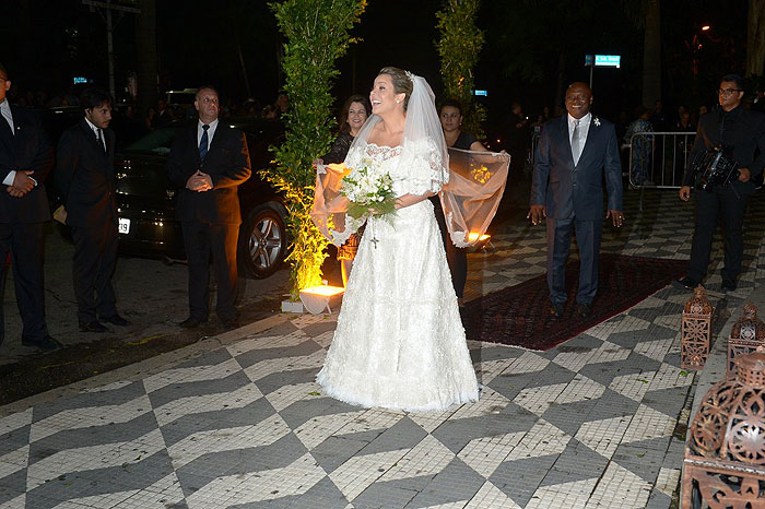 Fernanda Souza e Thiaguinho se casam em São Paulo