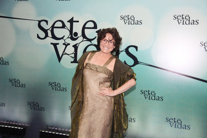 Regina Duarte brilha na festa da novela Sete Vidas