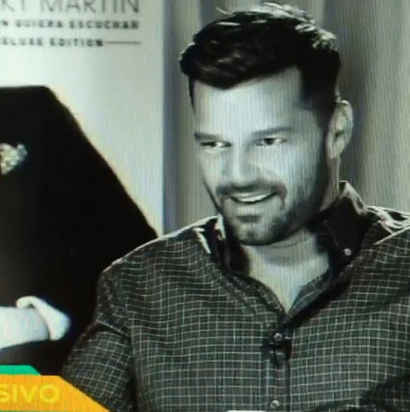 Gugu mostra posa com Ricky Martin e anuncia entrevista com o cantor
